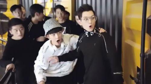 组团吃瓜的博主,揭秘网红博主背后的故事