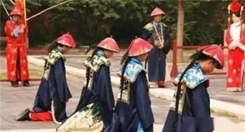 早朝吃瓜听书,品味古代宫廷文化盛宴