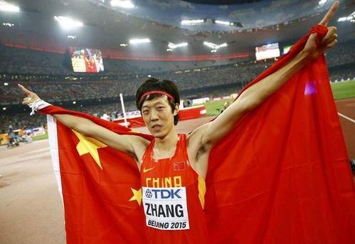 张国伟跳水吃瓜,意外吃瓜成焦点