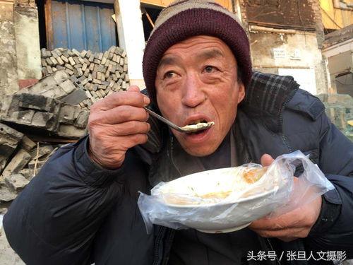 南阳大爷吃瓜事件,一场引发全民热议的网络奇观