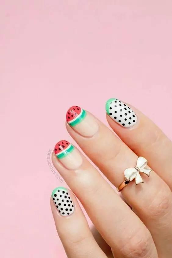 带你吃瓜奇怪的指甲,奇特指甲背后的故事