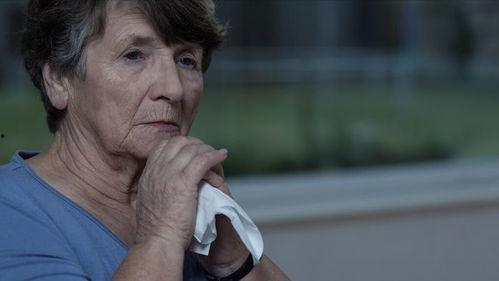 男护工吃瓜,揭秘医院里的温馨瞬间