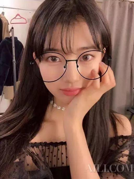 眼镜妹妹宿舍吃瓜,揭秘宿舍里的“吃瓜”趣事