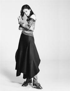 黑色衣服吃瓜,黑色衣装下的瓜田奇遇