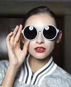 墨镜妹吃瓜,揭秘娱乐圈幕后真相