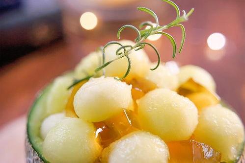 吃瓜人吃甜品图片高清,吃瓜人畅享甜品的高清美图