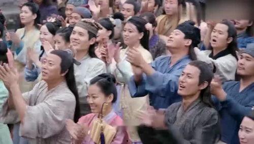 围观看戏吃瓜,一场别开生面的街头戏剧盛宴