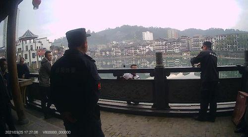吃瓜司机跳桥,一场意外引发的舆论风暴  第3张